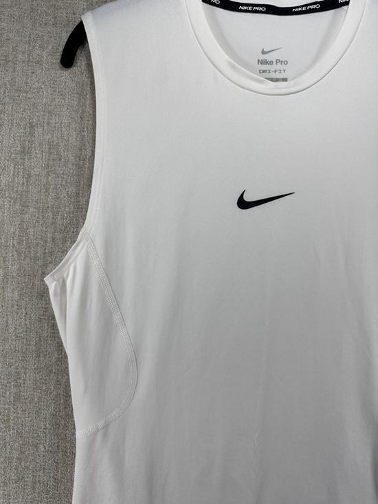 Nike Pro Men’s White Sleeveless Training Top Size Medium NWT - Picture 4 of 7